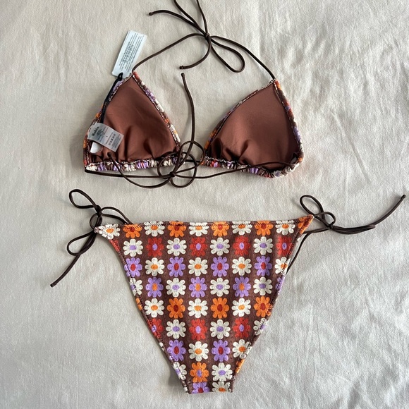 Robin Triangles String Bikini in cute 70s flower print— size L top, XL bottom - Picture 6 of 7